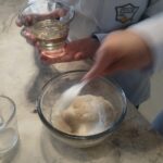 agregando aceite de coco