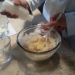 añadiendo aceite de lavanda