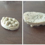 Buen color, consistencia extremadamente blanda y pegajosa, retiramos el aloe vera, agregamos aceites, esencia de menta y un poco de agua.